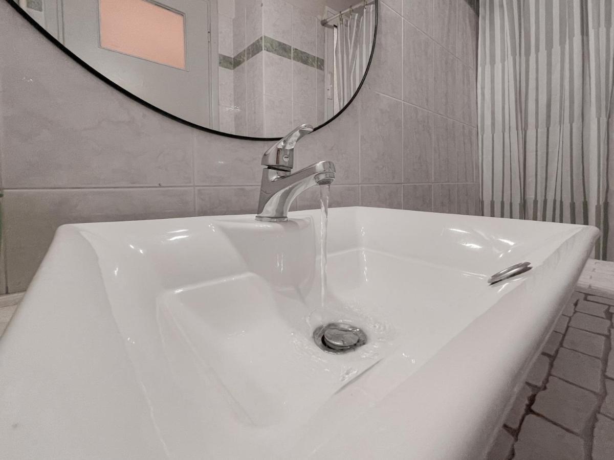Cute 1Br Apt With Balcony In The Heart Of The City Афины Экстерьер фото